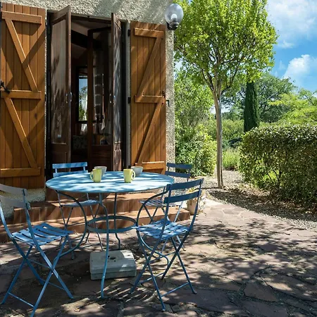 בית נופש Tranquil Villa, Nature S Embrace